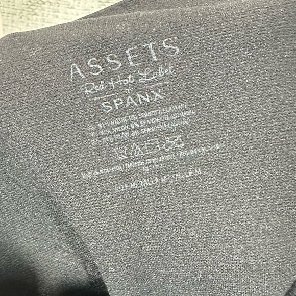 Assets by Spanx black shaping leggings size M - Picture 3 of 7